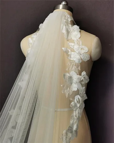 Vista 2 de HOUKAI JIAMEI - Velo de novia con peine, accesorios de boda de encaje floral, 9.8ft, 1 capa, suave, tul, iglesia