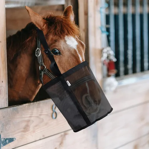 Vista 7 de Bolsa de alimentación para caballos, cubo de alimentación de caballos de grano de malla de nailon (negro 2P) con correa ajustable, almohadilla