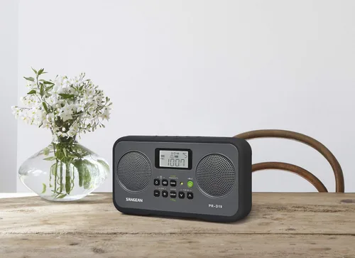 Vista 3 de Sangean PR-D19BK FM Stereo/AM Digital Tuning Radio portátil con parachoques protector (gris/negro) y ADP-PRD18 Adaptador de corriente alterna