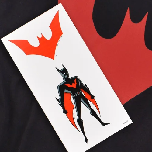 Vista 6 de Popfunk Camiseta y calcomanías clásicas de Batman Beyond