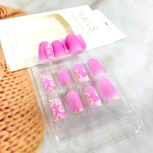 Vista 4 de Uñas postizas a presión con punta francesa de flores blancas, uñas postizas cuadradas de longitud media, uñas postizas con degradado rosa con diseño