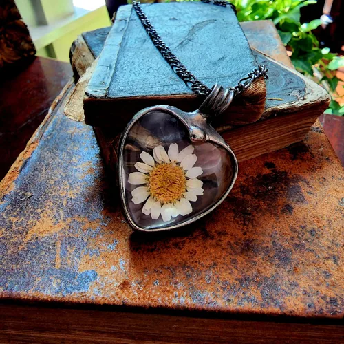 Vista 11 de Real Pressed Flower Daisy Heart Necklace for Women, Wildflower Pendant, Truly Handmade Terrarium Jewelry, Glass Jewelry, Artisan Designed and Hand