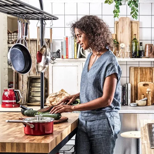 Vista 9 de KitchenAid Steel Core - Juego de utensilios de cocina esmaltados de 10 piezas, color rojo imperio