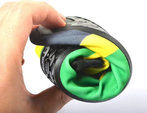 Vista 4 de VOARYISA Zapatos de agua para mujeres y hombres de secado rápido, zapatos de playa para surf al aire libre, yoga, ejercicio, bandera de Jamaica