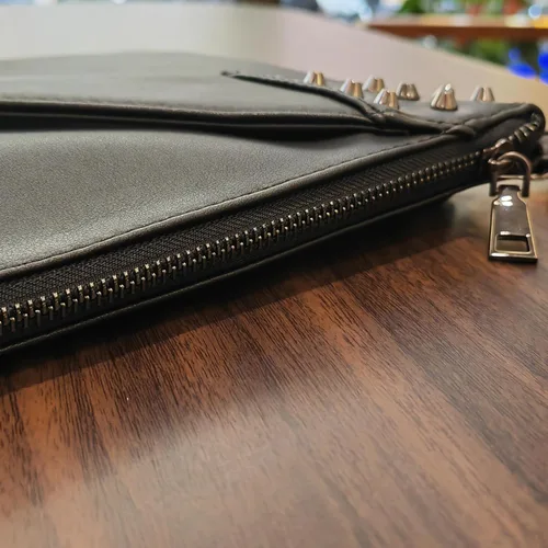 Vista 6 de Bolso cruzado de cuero sintético con remache para mujer, bolso de embrague con correa de mano