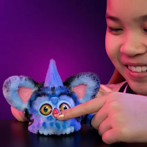 Vista 4 de KPop Demon Hunters Furby Furblets Derpy Tiger, juguete electrónico coleccionable de 3 pulgadas