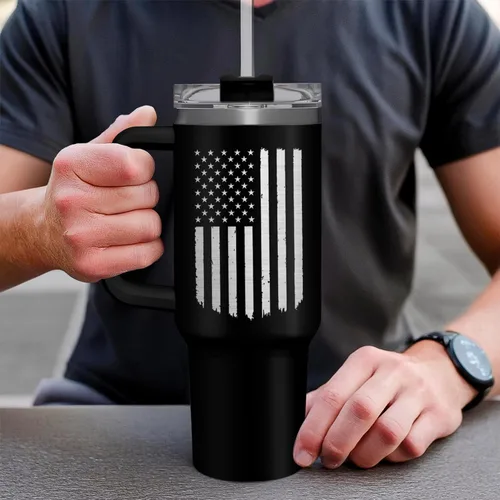 Vista 7 de SANDJEST Taza con bandera americana con asa, taza de café de acero inoxidable con aislamiento de 40 oz con tapa y pajita, regalos de América