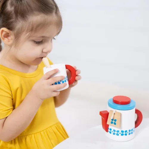 Vista 7 de Melissa & Doug 22 piezas Steep y Serve Juego de té de madera, accesorios de cocina y alimentos.