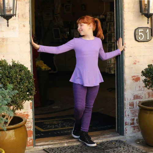 Vista 2 de City Threads Blusa de algodón de manga larga con peplum para niñas para la escuela o el juego
