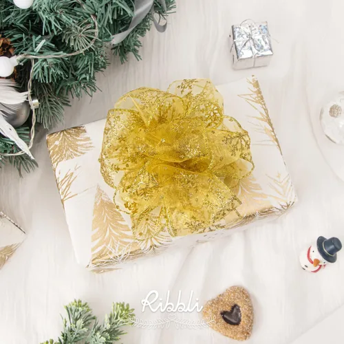 Vista 3 de Ribbli Cinta con alambre de purpurina de copo de nieve, organza dorada transparente con patrón de copo de nieve con purpurina dorada y borde