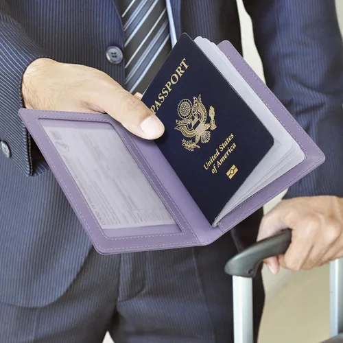 Vista 8 de labato - Cartera de piel sintética para pasaporte con tarjetero de vacuna, PúrpuraOmbre Force.