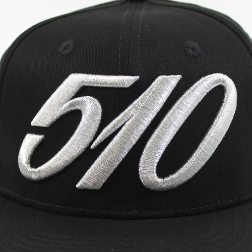 Vista 6 de Datsun 510 - Gorra de béisbol con cierre a presión, ala plana, color negro, Negro