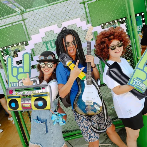 Vista 5 de Caja inflable y accesorio para teléfono - Micrófonos estilo 90 para fiestas de los años 80 y 90