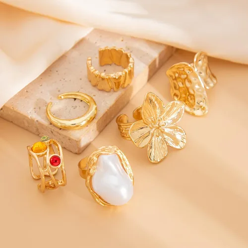 Vista 9 de Esther Juego de anillos de estilo vintage, 6 piezas, tono dorado con diseño de perlas y flores