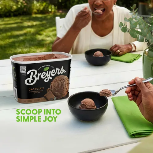 Vista 10 de Breyers Classics Helado para un delicioso postre congelado helado de chocolate hecho con leche y crema 100% grado A, 48 onzas