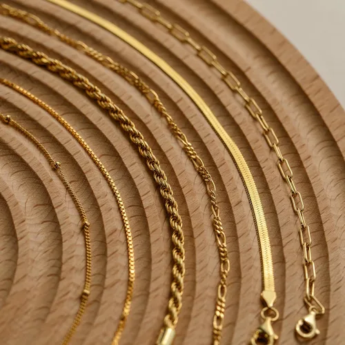 Vista 5 de Pulseras de oro para mujer, juego de pulseras en capas de oro de 14 quilates, delicadas cadenas de espiga de espiga, pulseras cubanas de oro