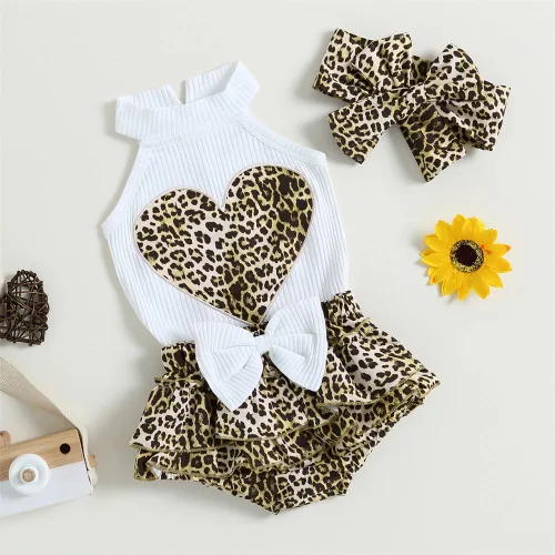Vista 2 de Conjunto de 2 piezas para bebé recién nacida con estampado de leopardo, camiseta sin mangas con estampado de corazón+pantalones cortos tutú