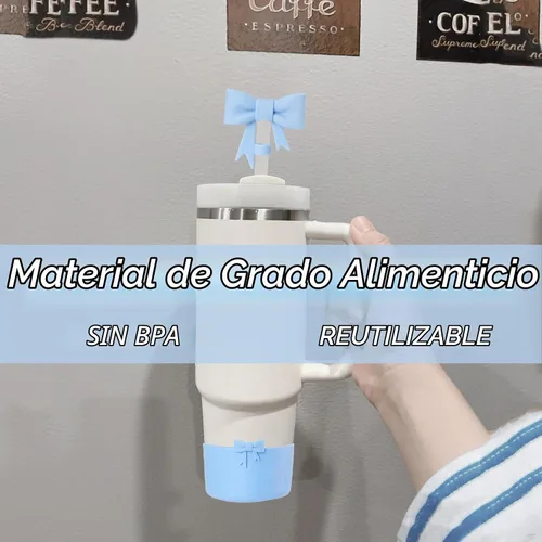 Vista 2 de Stanley - Juego de accesorios para vasos que incluye 4 fundas de silicona para popotes de 0.394 in/0.4 pulgadas, 1 bota de silicona para copa Azul
