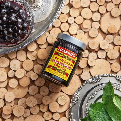 Vista 5 de Luxardo Cerezas Marrasquino Gourmet para Cóctel para Old Fashioned, Manhattan y Postres, frasco de 14.11 oz. [Paquete de 2]