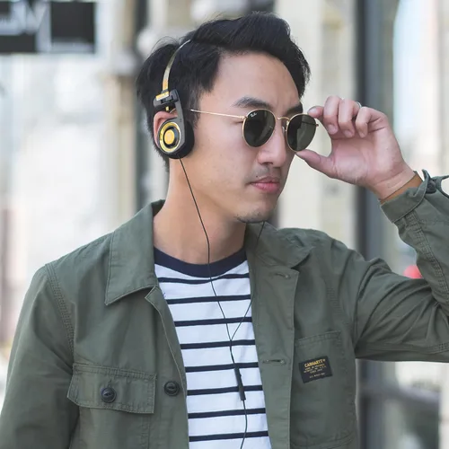 Vista 7 de Koss Porta Pro Edición Limitada Auriculares de Diadema Oro Negro, Micrófono en Línea, Control de Volumen y Control Remoto Táctil, Incluye Estuche
