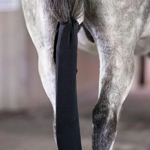 Vista 4 de UltraFlex Bolsa de cola con flecos Color negro Protege las colas de caballo Flecos de tacto natural Protección UV Fácil de limpiar