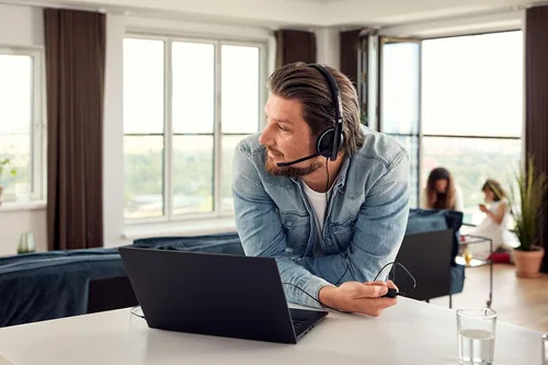 Vista 7 de Sennheiser PC 8.2 CHAT, auriculares con cable para juegos casuales, aprendizaje electrónico y música, micrófono con cancelación de ruido, control