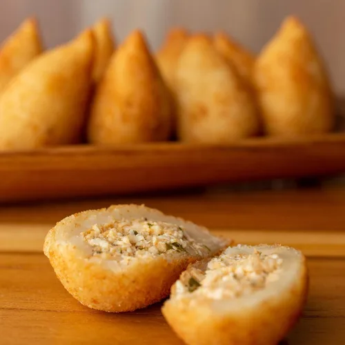 Vista 2 de Coxinhas XL 2 paquetes (5 unidades cada paquete) Croquetas de pollo brasileñas XL - The Perfect Snack (sin ensuciar) - Coxinha brasileña