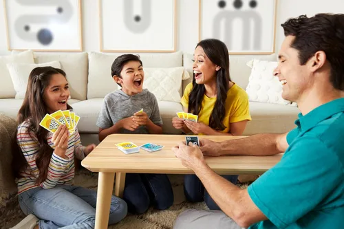 Vista 2 de Mattel Games Juego de cartas ONO 99 de The Makers of UNO para niños, adultos y familias, añade números y no pases más de 99