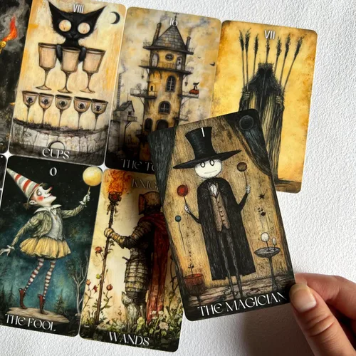 Vista 3 de Daydream Cartas de Tarot para Principiantes, Baraja de Tarot Estilo Surreal y Soñador, Cartas de Adivinación