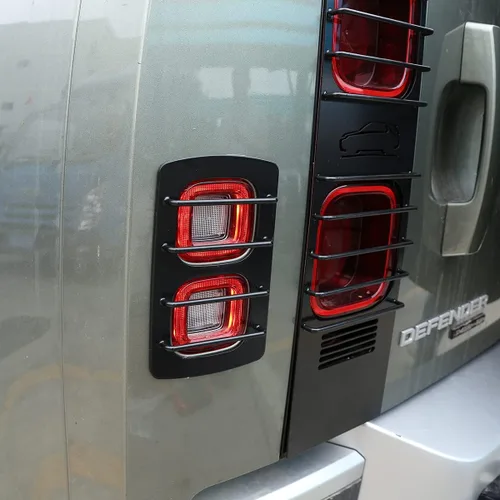 Vista 3 de YIWANG Cubierta de luz trasera negra inoxidable para Land Rover Defender 90 110 2020-2022 (estilo B)