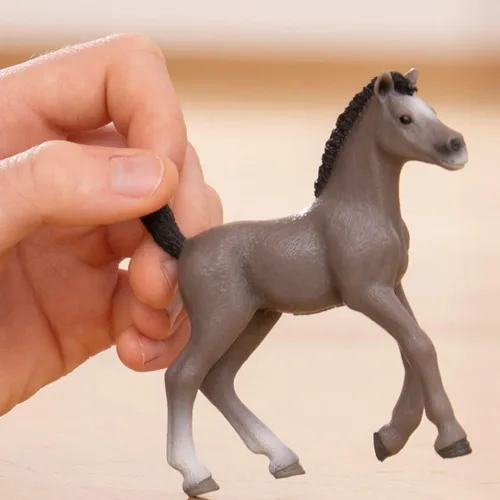 Vista 2 de Schleich Horses 2023, Horse Club, juguetes de caballo para niñas y niños Cheval de Selle Francais potrillo juguete de caballo, Edades 5+