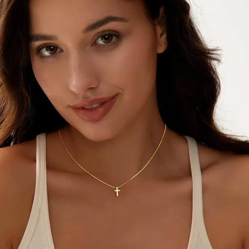 Vista 23 de Collar de cruz para mujeres y niñas, delicado chapado en oro de 14 quilates, gargantilla con dije de cruz que no se deslustra, impermeable, moderno