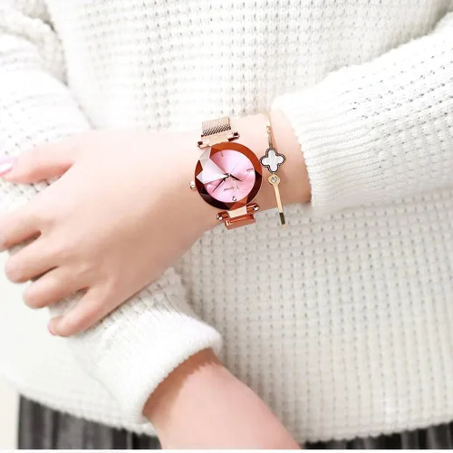 Vista 5 de BESTKANG Reloj analógico de cuarzo para mujer, esfera 3D, correa de malla rosa, reloj de pulsera para niñas y mujeres