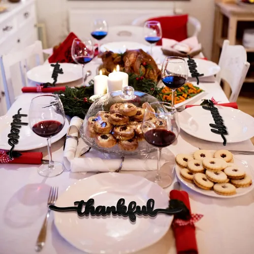 Vista 6 de 12 piezas de letreros de madera con palabras navideñas recortadas "Joyful Merry Thankful Grateful Blessed Peace Gather" para decoración de plato