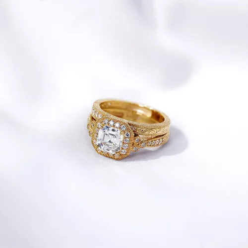Vista 29 de Amazon Essentials Anillo antiguo de plata de ley chapada en platino o oro con circonita cúbica de elementos infinitos de corte Asscher