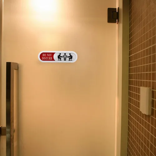 Vista 4 de Letrero de privacidad con texto en inglés «Do Not Disturb Welcome Please Knock», para oficina en casa, hoteles, sala de conferencias, letrero