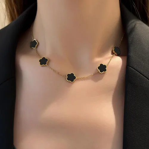 Vista 3 de RAFYZY Lucky Clover - Collar de trébol chapado en oro de 18 quilates y aretes para mujer, diseño de trébol de la suerte, juego de joyería simple