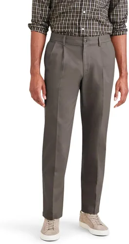 Vista 17 de Classic Fit Signature - Pantalones Iron Free de color caqui con Stain Defender - Plisados (Regular y Big & Tall)