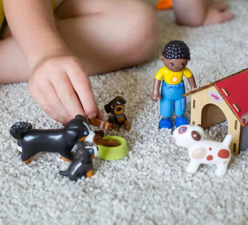 Vista 6 de Haba Little Friends perro Lucky con Doghouse & Huesos de madera