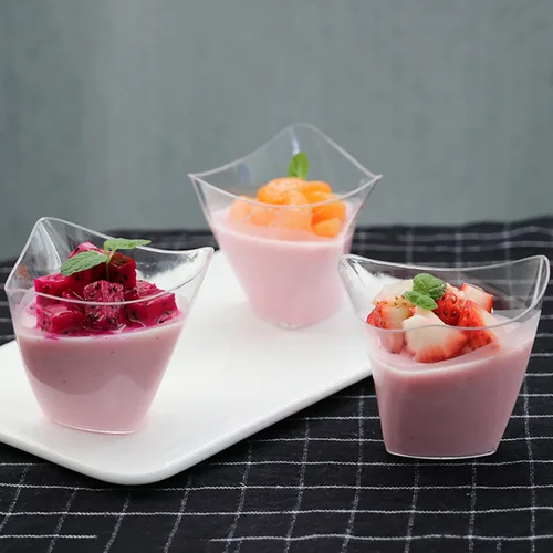 Vista 7 de Tosnail Paquete de 50 vasos triangulares de postre de 4 onzas, vasos desechables de plástico con 50 cucharas de postre de plástico