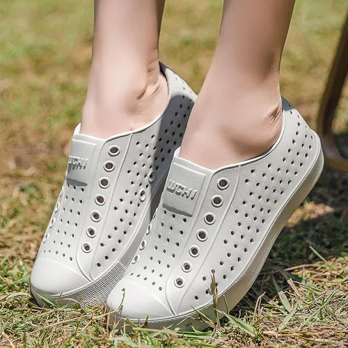 Vista 2 de FLIOZY Zuecos de jardín impermeables para hombres y mujeres, zapatos ligeros y transpirables de EVA sin cordones, cómodos y antideslizantes, calzado