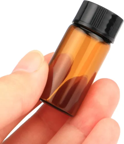 Vista 5 de Paquete de 50, botellas de vidrio ámbar de 5 ml (1/6 oz) para aceite esencial con tapas de rosca, frascos vacíos rellenables para muestras de viaje