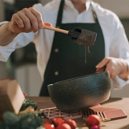 Vista 6 de Real Simple Juego de espátulas de silicona y cucharas de madera para cocinar Cuchara de madera, espátula de madera y 2 espátulas de silicona