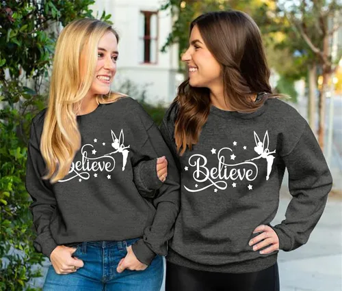 Vista 4 de VILOVE Sudadera Believe in Magic para mujer, bonita camisa gráfica de hadas, camiseta divertida de manga larga para vacaciones familiares