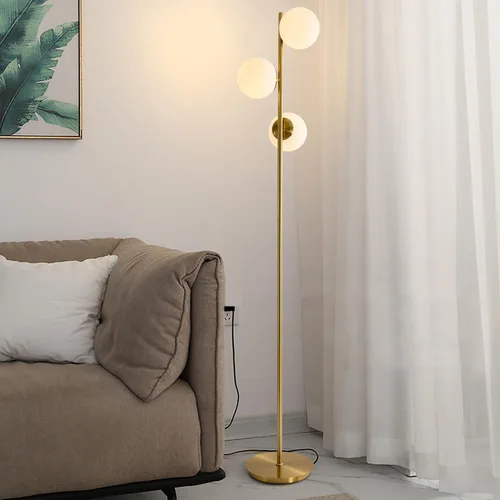 Vista 5 de Lámpara de pie moderna de mediados de siglo, lámpara de pie dorada de 3 luces con pantalla de vidrio Whithe, lámpara LED de poste alto para sala