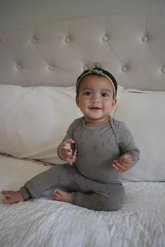 Vista 61 de GUNAMUNA Pijama unisex convertible ultrasuave para bebé, mameluco con cremallera para pañales, recién nacido a 24 meses