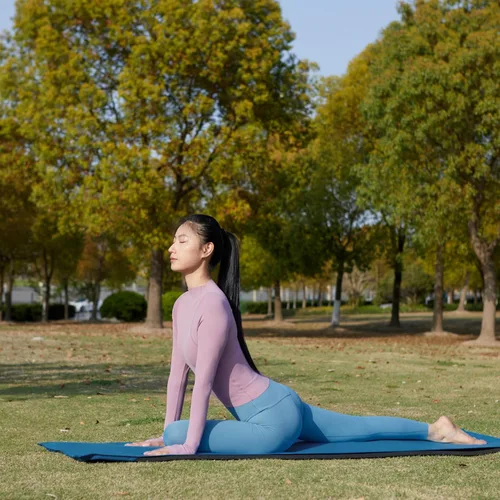 Vista 6 de Amazon Basics Toalla para esterilla de yoga, yoga caliente, suave, absorbente del sudor