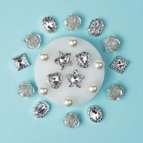 Vista 2 de Mon Caramel Dijes de flores de margarita para zapatos, dijes brillantes de cristal de perlas para niñas y mujeres, regalo de 20