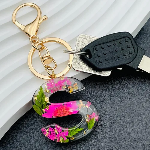 Vista 5 de Llavero con letra inicial de mariposa, flor rosa, regalos de cumpleaños para mujeres y niñas, mochila, cartera, llave de coche, lindo llavero