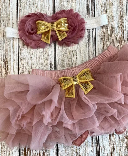Vista 5 de Personalized Baby Girl Outfit Circular Floral Wreath Design Gold Glitter Optional Accessories